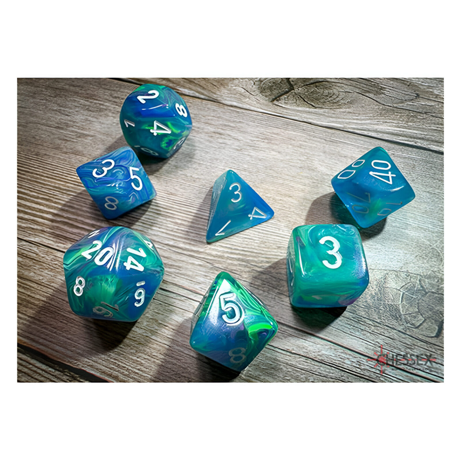 Chessex – Festive Polyhedral 7 Dice Set – Waterlily & White