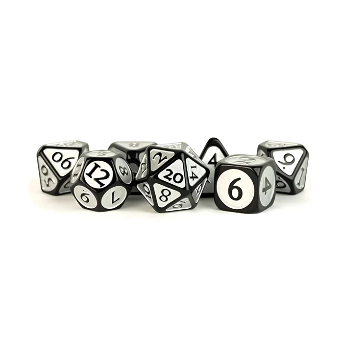 Fanroll – 16mm Enamel Acrylic Poly Dice Set: Black w/ Silver Enamel 3
