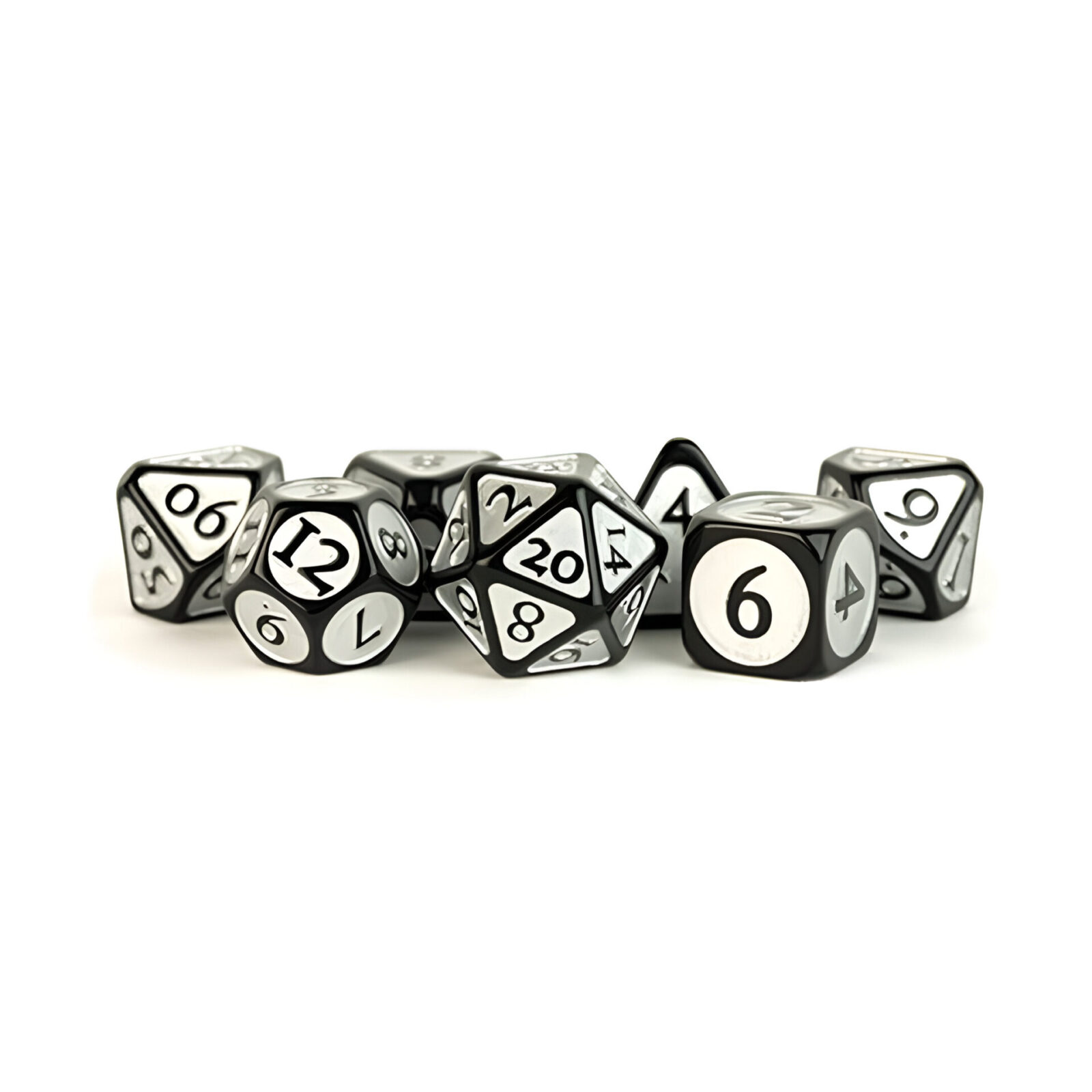 Fanroll – 16mm Enamel Acrylic Poly Dice Set: Black w/ Silver Enamel